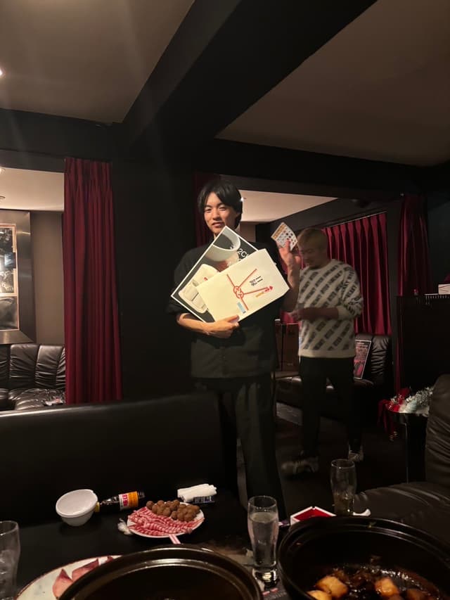 忘年会ビンゴ大会で大盛り上がり！豪華景品は誰の手に？