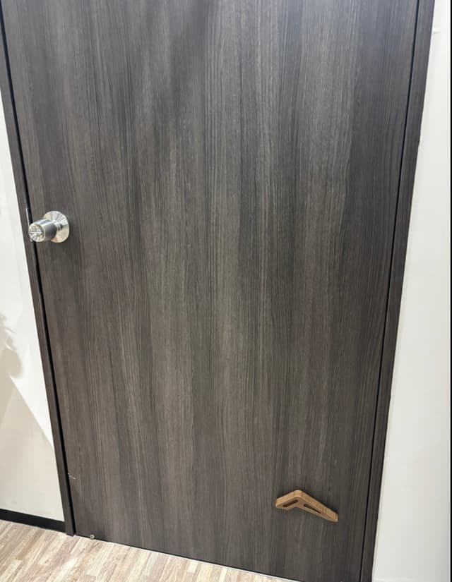 便利アイテムがまたひとつ！！ドアストッパー導入！